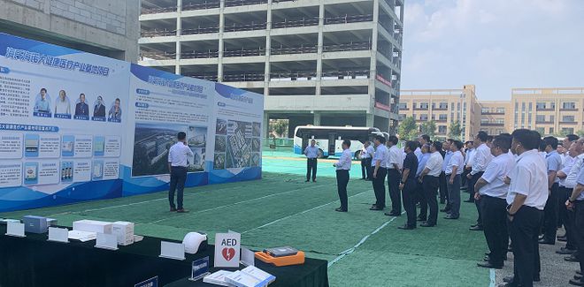 米乐 M6米乐青岛书记市长带队观摩重点项目：比学赶超招大引强(图1)