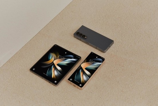 三星Galaxy Z Fold4推出IPX8级防水 引领折叠屏手机新风口(图1)